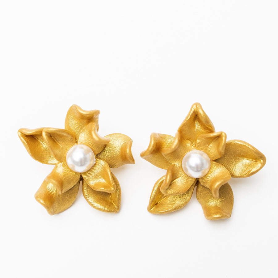 Magnolia Pearl Studs